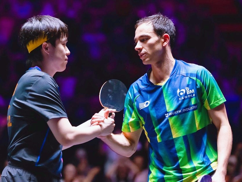 热刺球迷对,特尔穿威廉,球衣照表示,Tcg天成彩票,彩票平台,在线购彩,高频彩票,中奖机会